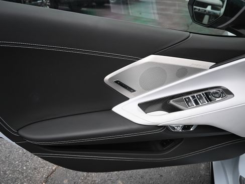 Used 2021 Chevrolet Corvette Stingray Premium Conv w/ Z51 Performance Package image 18