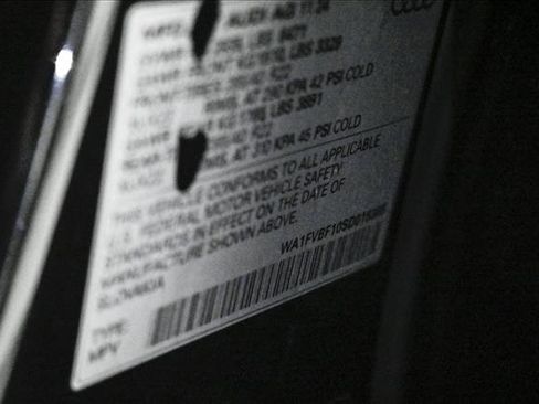 Certified 2025 Audi Q8 Prestige image 26