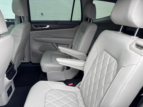 Certified 2025 Volkswagen Atlas SEL Premium R-Line AWD/4WD image 15
