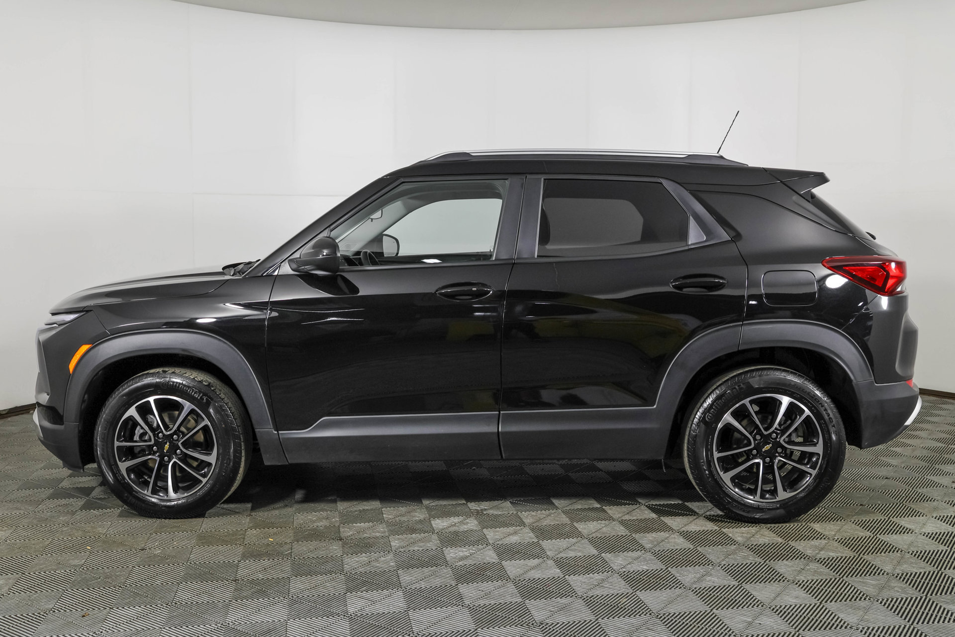 Used 2024 Chevrolet TrailBlazer LT w/ Driver Confidence Package FWD image 19