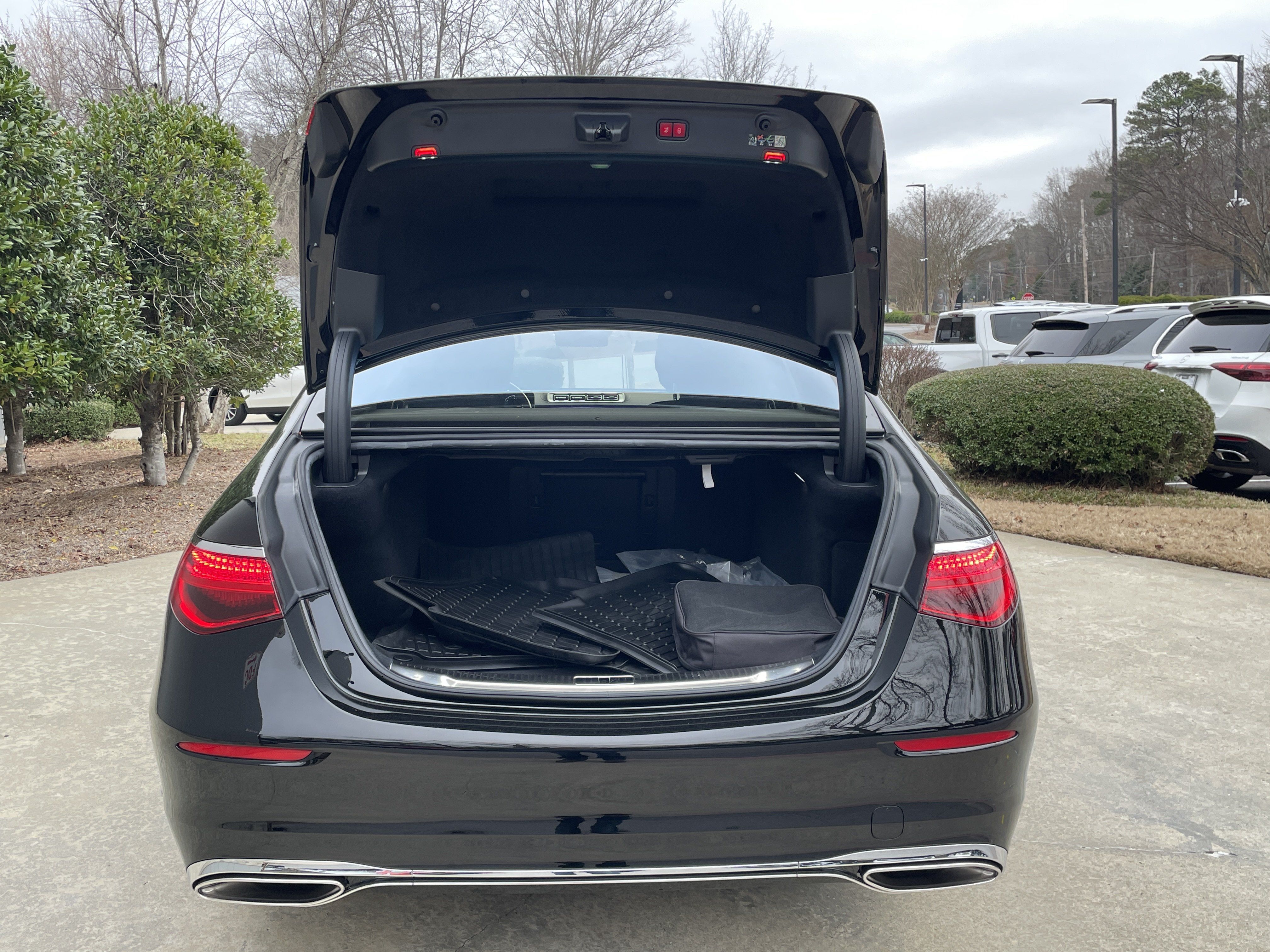 Used 2024 Mercedes-Benz S 580e 4MATIC Sedan image 9