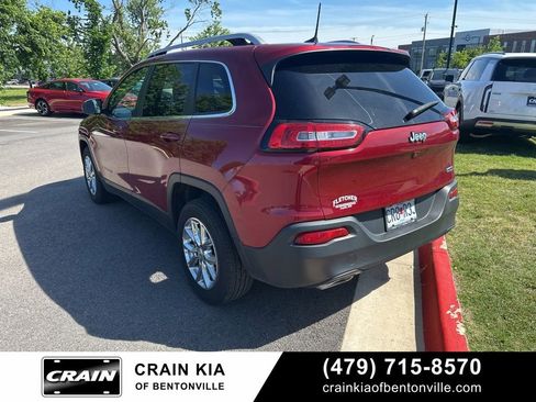 Used 2016 Jeep Cherokee Latitude w/ Cold Weather Group FWD image 3