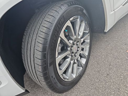 Used 2023 GMC Acadia Denali w/ Denali Ultimate Package image 31