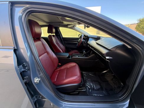 Used 2023 MAZDA MAZDA3 s FWD image 19