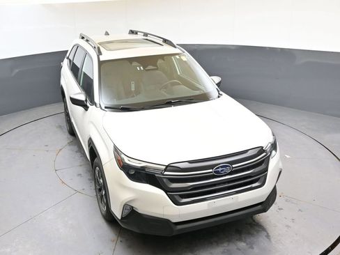Certified 2025 Subaru Forester Premium AWD/4WD image 43