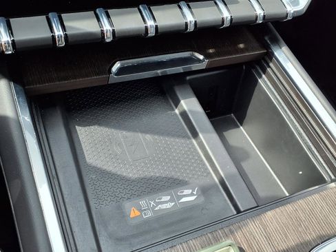 Used 2025 GMC Acadia Denali w/ LPO, Floor Liner Package FWD image 9