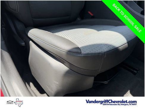 Used 2025 Chevrolet Trax LT w/ LT Convenience Package FWD image 25