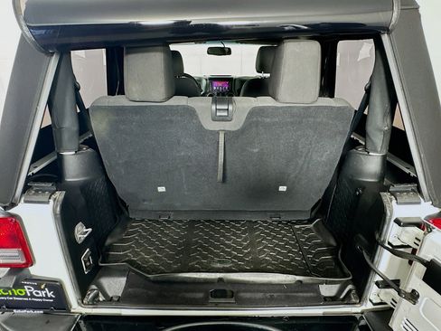 Used 2015 Jeep Wrangler Sport image 23