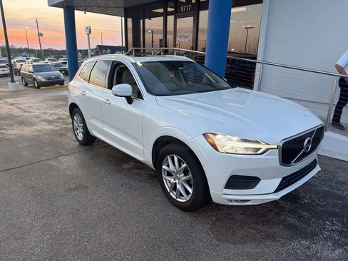 Used 2021 Volvo XC60 T5 Momentum image 4