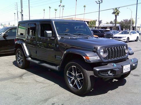 Used 2024 Jeep Wrangler Unlimited AWD/4WD image 10
