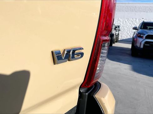 Used 2019 Toyota Tacoma TRD Sport AWD/4WD image 7