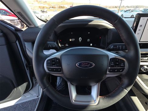 Used 2025 Ford Explorer Active w/ Active Comfort Package image 17