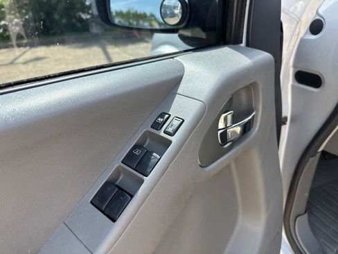 Used 2012 Nissan Frontier SV RWD image 21