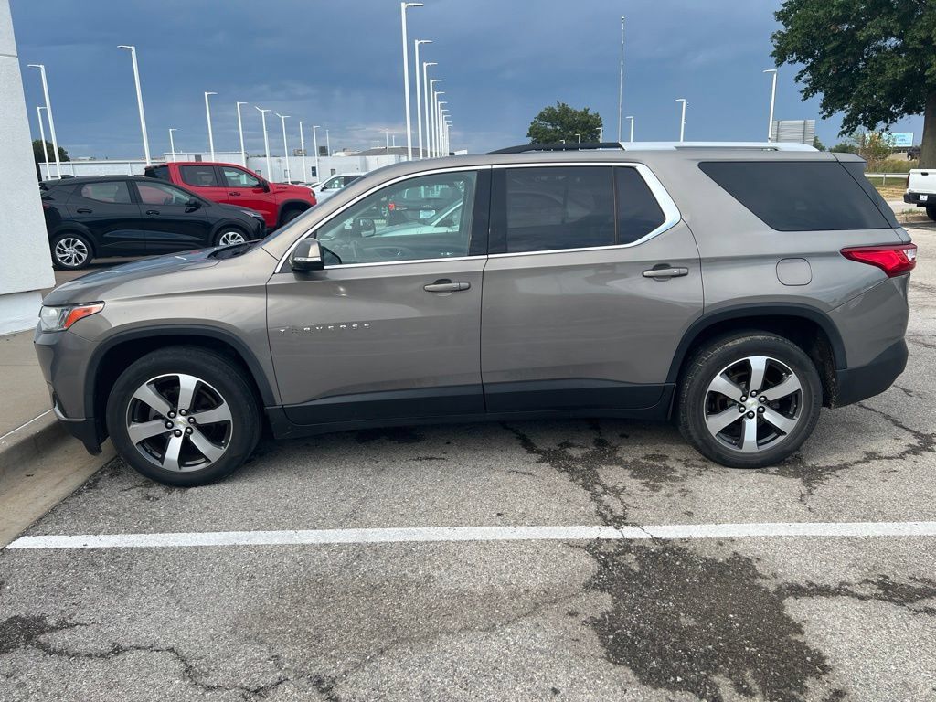 Used 2018 Chevrolet Traverse LT AWD/4WD image 2