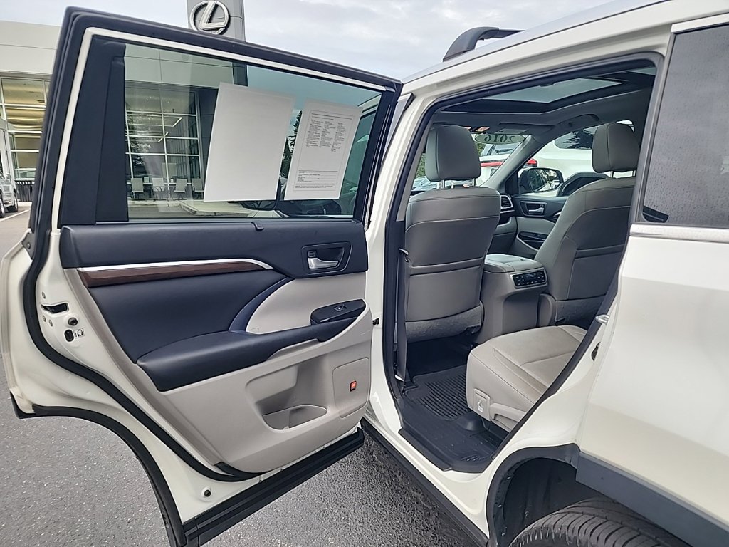 Used 2016 Toyota Highlander Limited Platinum AWD/4WD image 15