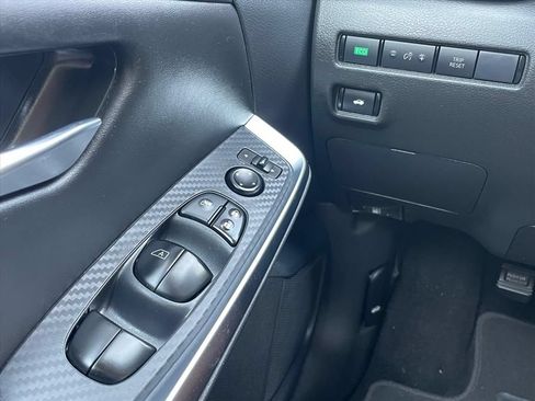 Used 2025 Nissan Sentra SR FWD image 14