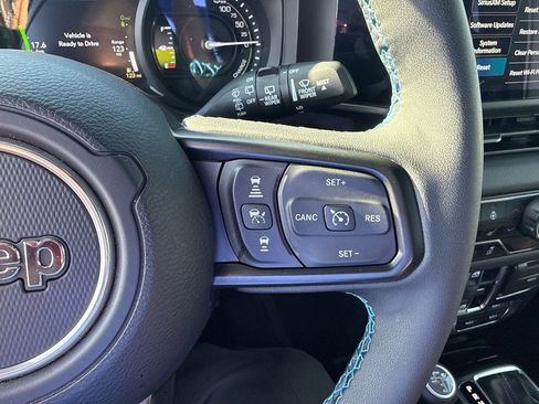 Certified 2025 Jeep Wrangler Unlimited Rubicon 4xe w/ Convenience Group AWD/4WD image 22