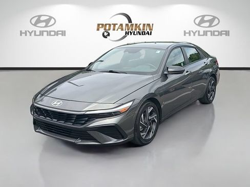 Certified 2025 Hyundai Elantra Sport FWD image 1