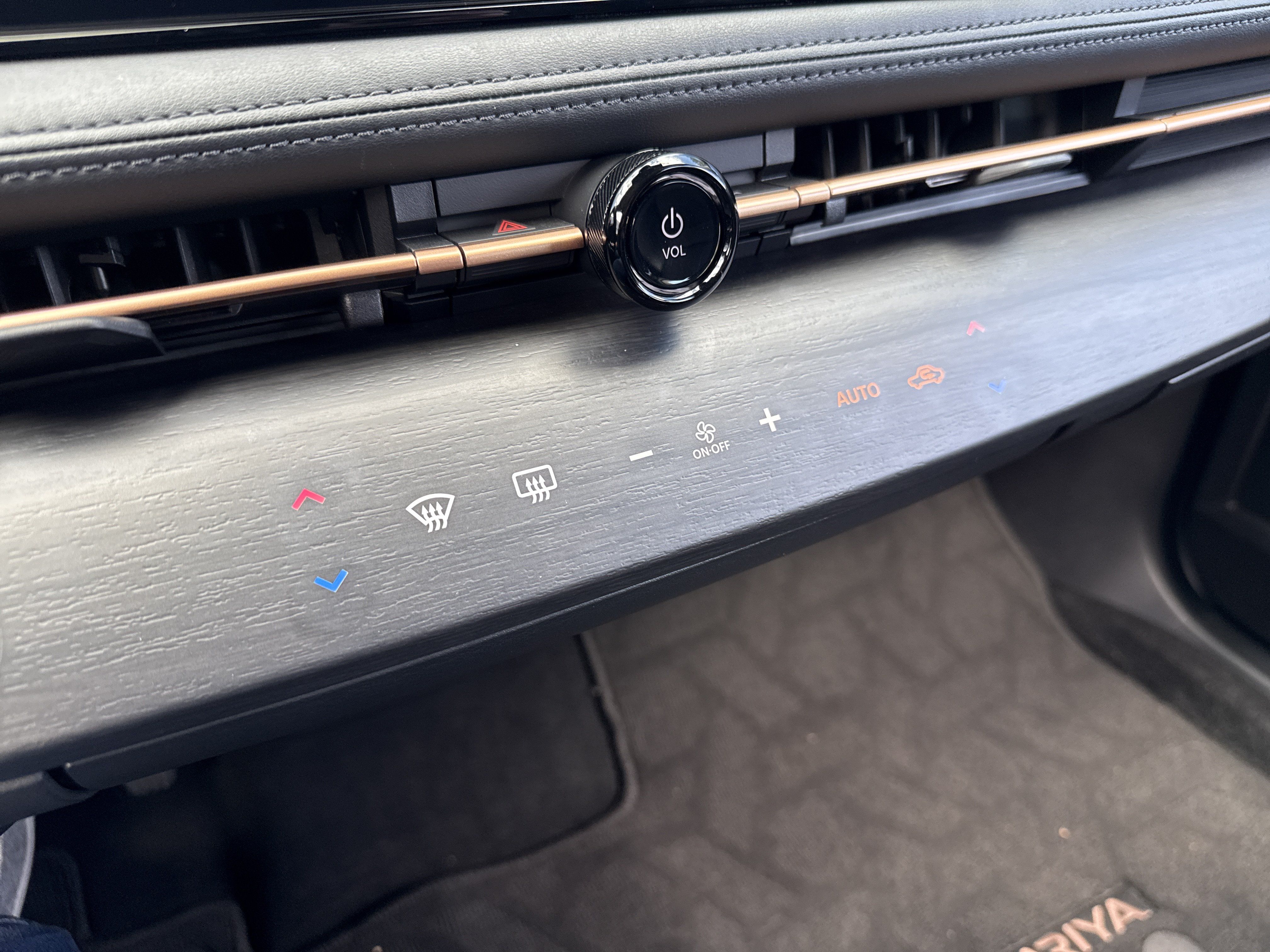 Certified 2024 Nissan Ariya AWD image 18
