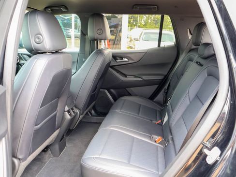 Used 2025 Chevrolet Equinox LT FWD image 9