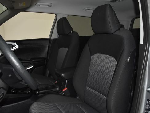 Used 2025 Kia Soul LX w/ LX Technology Package FWD image 23