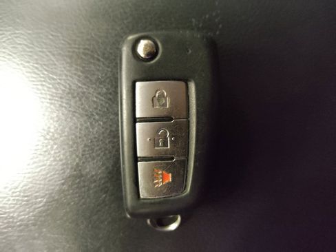 Used 2016 Nissan Rogue S w/ Appearance Package FWD image 32