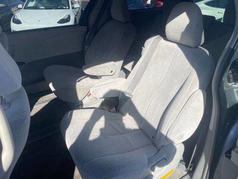 Used 2013 Toyota Sienna LE FWD image 15