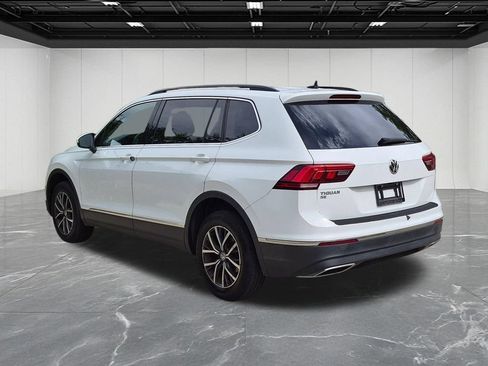 Used 2020 Volkswagen Tiguan SE w/ Panoramic Sunroof Package FWD image 3