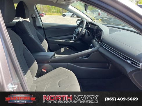 Used 2025 Hyundai Elantra SEL image 8