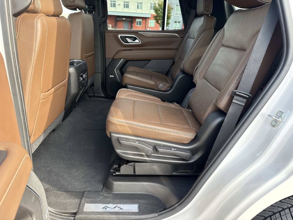 Used 2021 Chevrolet Tahoe High Country w/ Premium Package AWD/4WD image 23