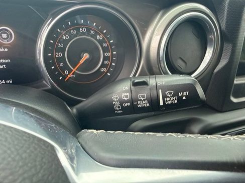 Used 2018 Jeep Wrangler Unlimited Sahara AWD/4WD image 19