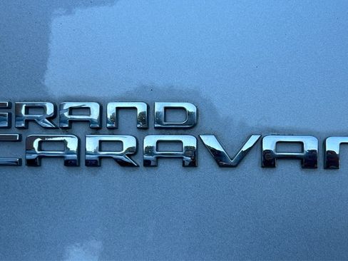 Used 2019 Dodge Grand Caravan SE w/ UConnect Hands-Free Group FWD image 46