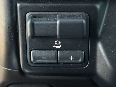 Used 2021 Chevrolet Silverado 1500 LTZ AWD/4WD image 23