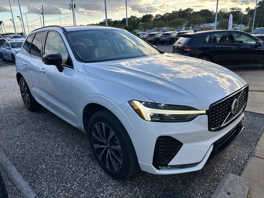 Used 2024 Volvo XC60 B5 Core AWD/4WD image 2
