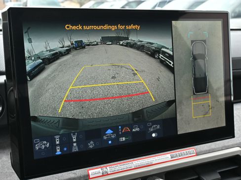 Used 2025 Toyota Tacoma Trailhunter Hybrid image 16