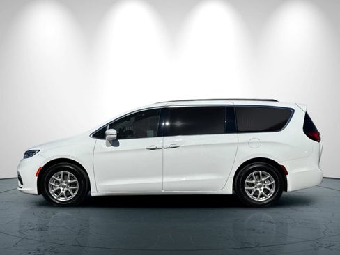 Used 2022 Chrysler Pacifica Touring-L image 7