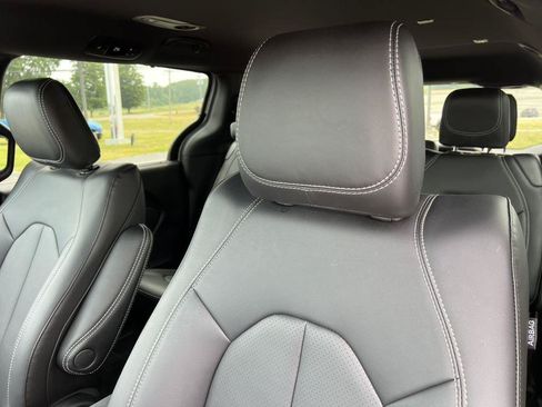 Used 2026 Chrysler Pacifica Select AWD/4WD image 13
