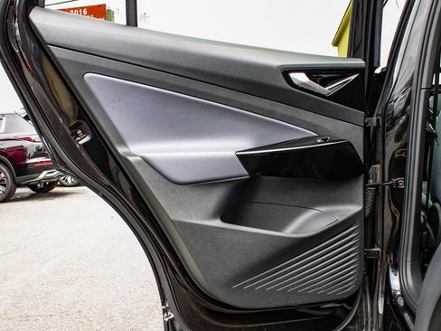 Used 2022 Volkswagen ID.4 Pro image 11