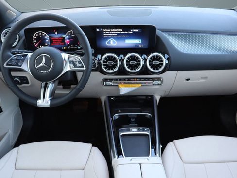 Used 2025 Mercedes-Benz GLA 250 image 22