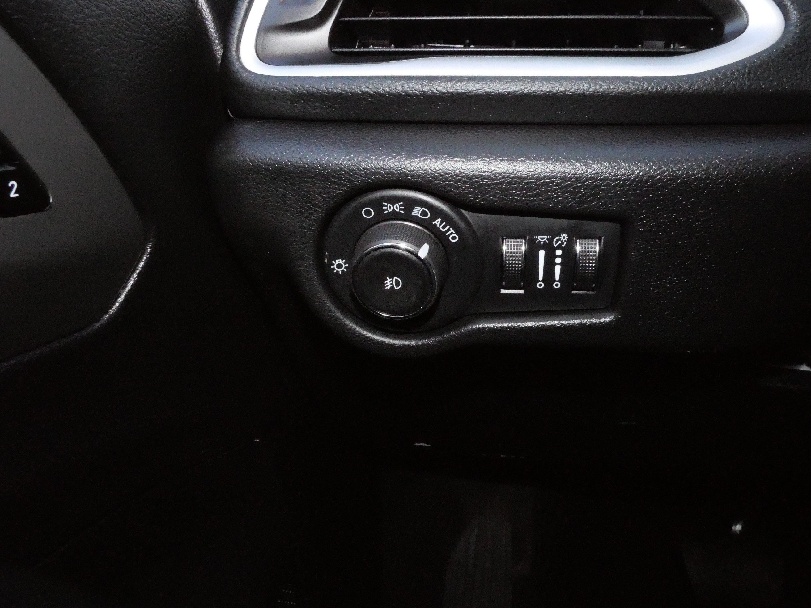 Used 2025 Chrysler Pacifica Select FWD image 29