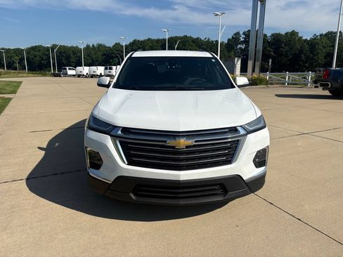 Used 2023 Chevrolet Traverse LT FWD image 9