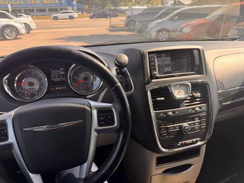 Used 2011 Chrysler Town & Country Touring image 21