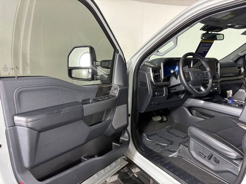 Used 2025 Ford F350 Lariat w/ Black Appearance Package image 13