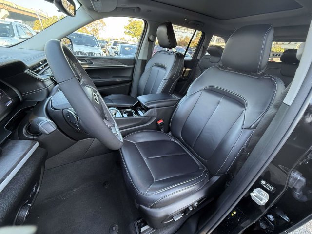 Used 2023 Jeep Grand Cherokee Limited AWD/4WD image 21