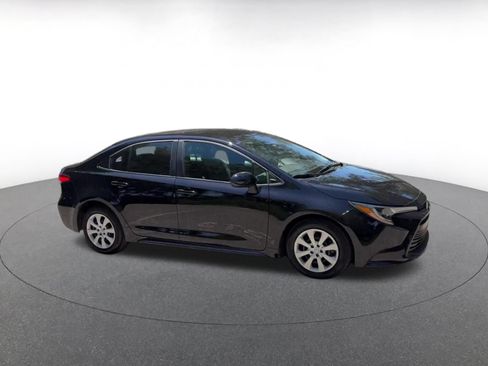 Used 2025 Toyota Corolla LE FWD image 2