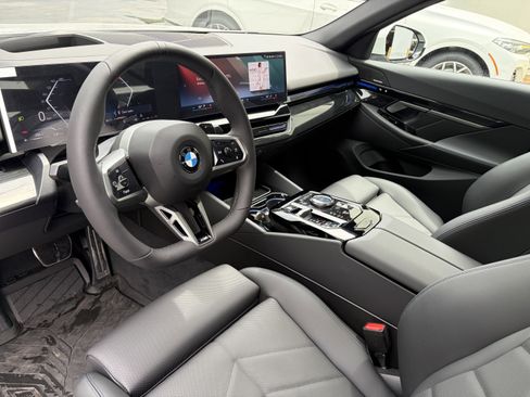 Used 2026 BMW 530i xDrive w/ M Sport Package AWD/4WD image 11