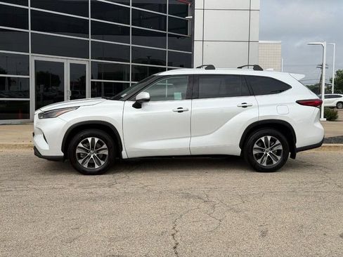 Used 2022 Toyota Highlander XLE FWD image 6