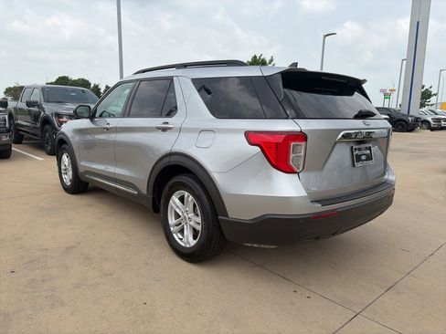 Used 2021 Ford Explorer XLT RWD image 3