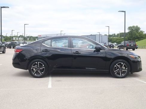 Used 2025 Nissan Sentra SV FWD image 4