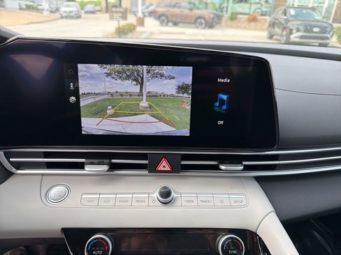 New 2026 Hyundai Elantra Limited FWD image 23